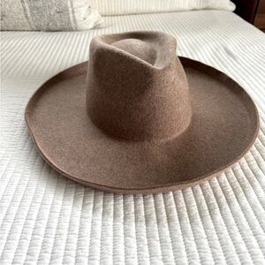 * SOLD* Women’s 100% wool hat.